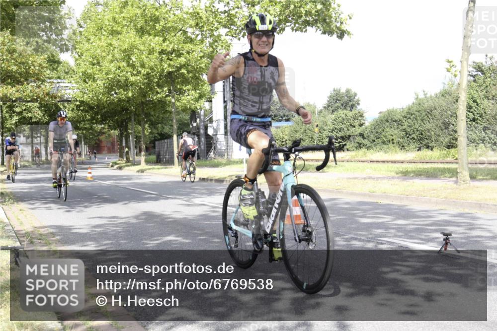 11.08.2024 - GEWOBA Citytriathlon Bremen H.Heesch http://msf.ph/oto/6769538 11.08.2024 11:46:27 Radfahren 703, 757, 768, 773, 806, 839, 843, 942, 962 meine-sportfotos.de