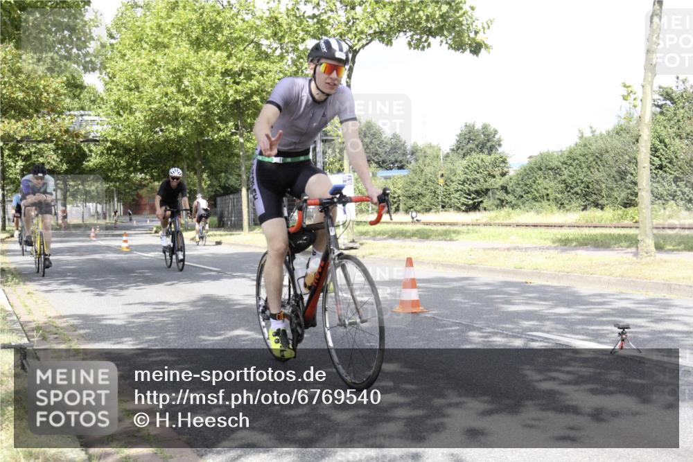 11.08.2024 - GEWOBA Citytriathlon Bremen H.Heesch http://msf.ph/oto/6769540 11.08.2024 11:46:28 Radfahren 703, 757, 768, 773, 806, 839, 843, 942, 962 meine-sportfotos.de