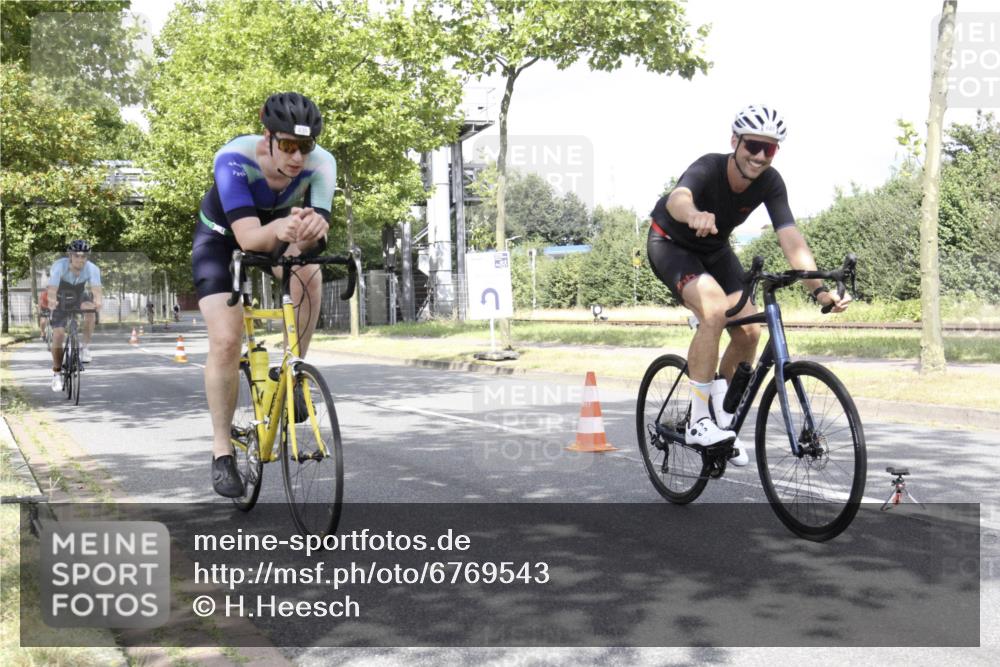11.08.2024 - GEWOBA Citytriathlon Bremen H.Heesch http://msf.ph/oto/6769543 11.08.2024 11:46:29 Radfahren 703, 757, 768, 773, 839, 843, 942, 962 meine-sportfotos.de