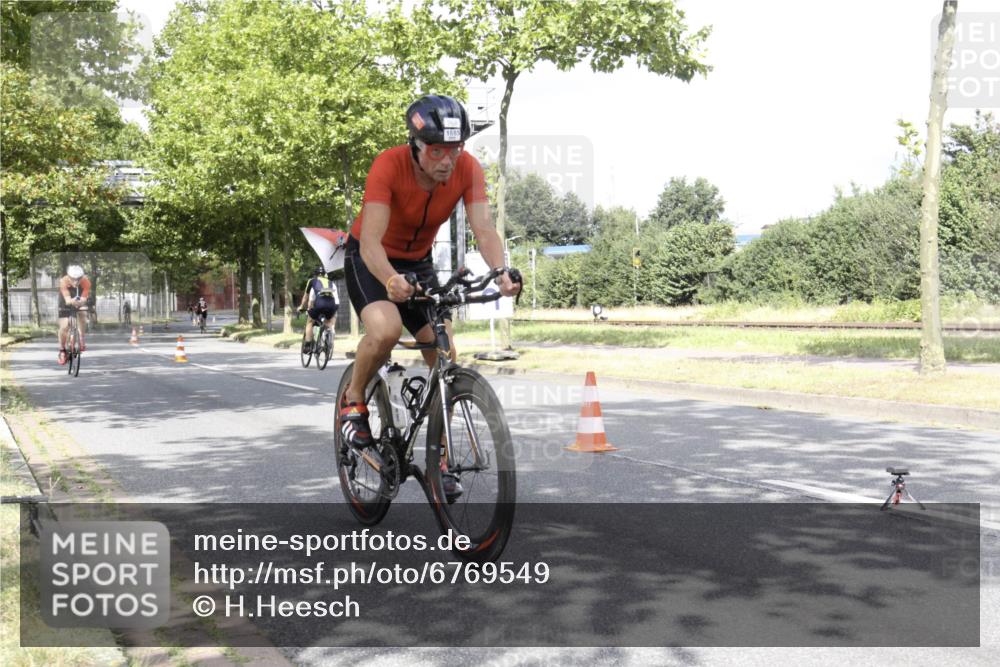 11.08.2024 - GEWOBA Citytriathlon Bremen H.Heesch http://msf.ph/oto/6769549 11.08.2024 11:46:32 Radfahren 703, 757, 768, 773, 839, 843, 942 meine-sportfotos.de