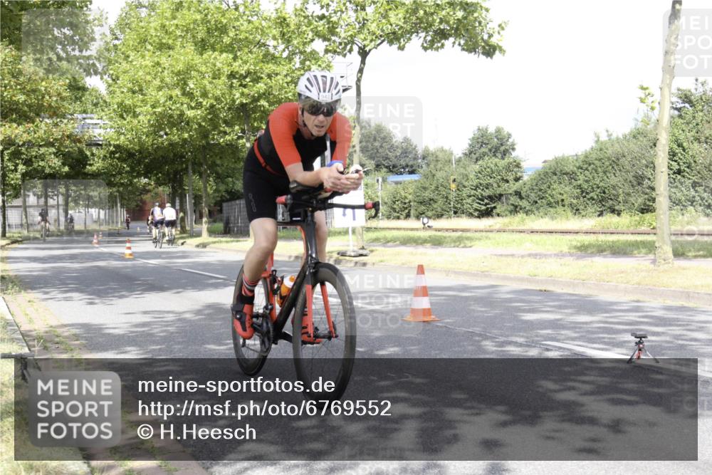 11.08.2024 - GEWOBA Citytriathlon Bremen H.Heesch http://msf.ph/oto/6769552 11.08.2024 11:46:34 Radfahren 703, 757, 768, 773, 798, 839, 843, 942, 1040 meine-sportfotos.de