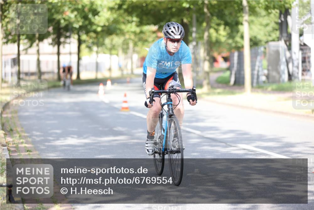 11.08.2024 - GEWOBA Citytriathlon Bremen H.Heesch http://msf.ph/oto/6769554 11.08.2024 10:43:00 Radfahren 18, 21, 70, 101, 116 meine-sportfotos.de