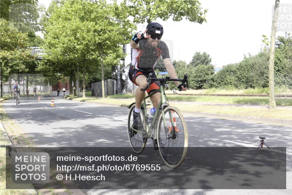 11.08.2024 - GEWOBA Citytriathlon Bremen H.Heesch http://msf.ph/oto/6769555 11.08.2024 11:46:38 Radfahren 703, 757, 768, 773, 798, 839, 843, 942, 1040 meine-sportfotos.de