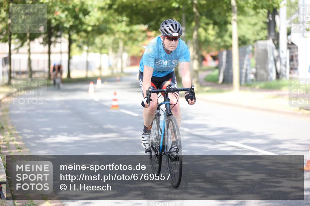 11.08.2024 - GEWOBA Citytriathlon Bremen H.Heesch http://msf.ph/oto/6769557 11.08.2024 10:43:00 Radfahren 18, 21, 70, 101, 116 meine-sportfotos.de