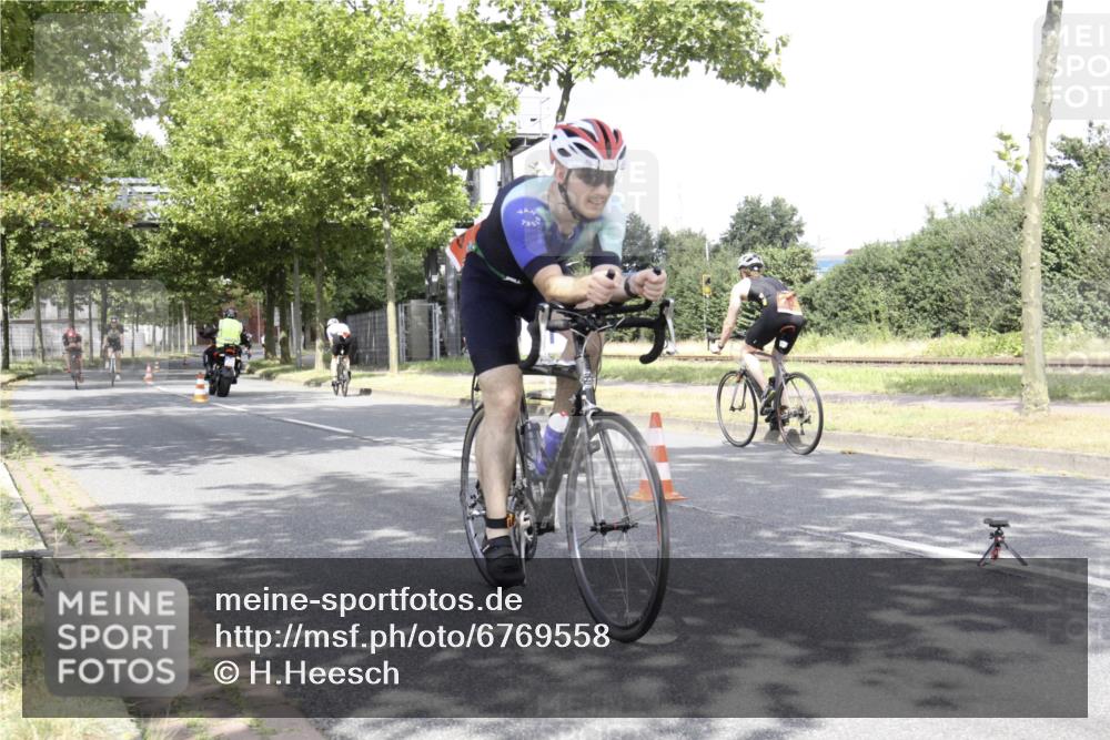 11.08.2024 - GEWOBA Citytriathlon Bremen H.Heesch http://msf.ph/oto/6769558 11.08.2024 11:46:41 Radfahren 703, 768, 773, 798, 839, 843, 942, 1040 meine-sportfotos.de
