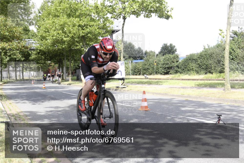 11.08.2024 - GEWOBA Citytriathlon Bremen H.Heesch http://msf.ph/oto/6769561 11.08.2024 11:46:44 Radfahren 703, 768, 798, 942, 1040 meine-sportfotos.de