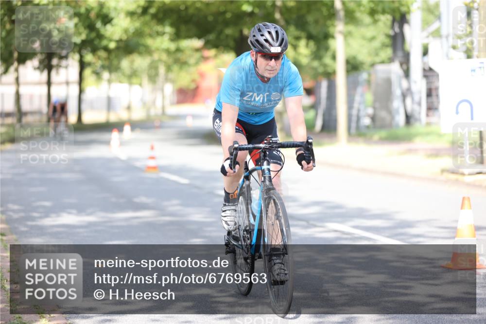 11.08.2024 - GEWOBA Citytriathlon Bremen H.Heesch http://msf.ph/oto/6769563 11.08.2024 10:43:00 Radfahren 18, 21, 70, 101, 116 meine-sportfotos.de