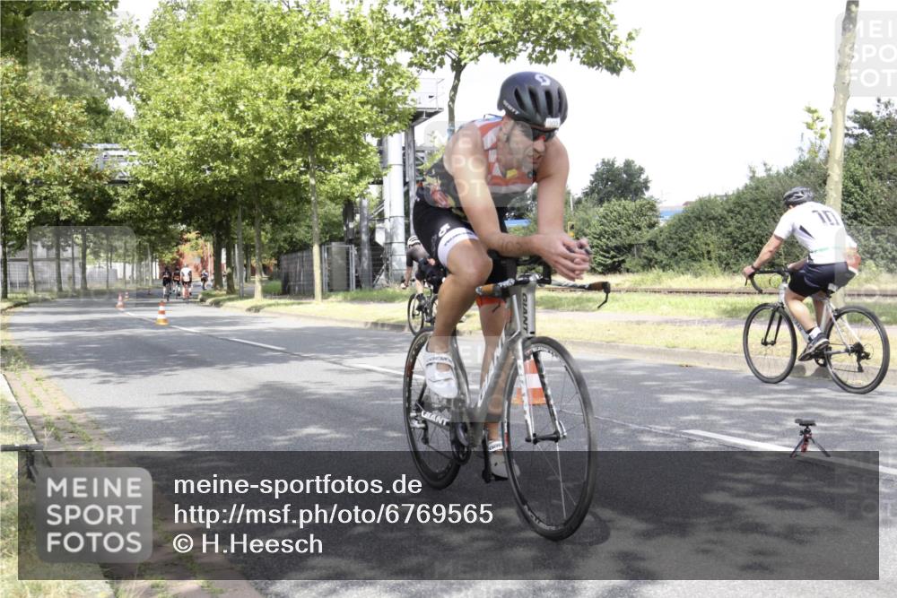 11.08.2024 - GEWOBA Citytriathlon Bremen H.Heesch http://msf.ph/oto/6769565 11.08.2024 11:46:57 Radfahren 798, 903, 1040 meine-sportfotos.de