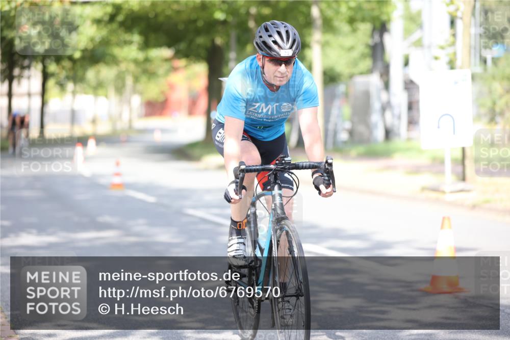 11.08.2024 - GEWOBA Citytriathlon Bremen H.Heesch http://msf.ph/oto/6769570 11.08.2024 10:43:00 Radfahren 18, 21, 70, 101, 116 meine-sportfotos.de