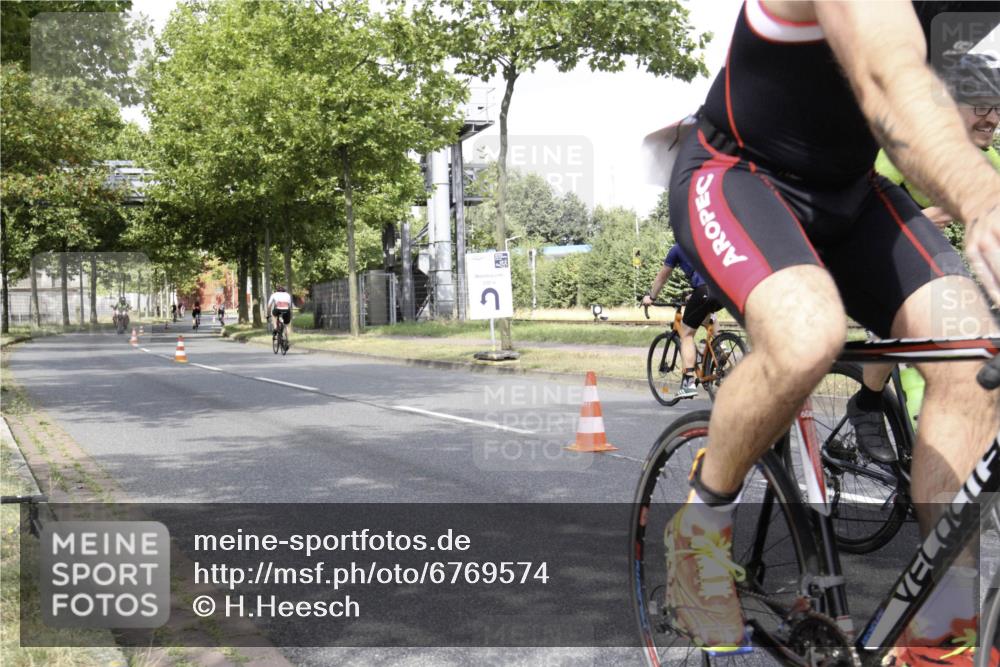 11.08.2024 - GEWOBA Citytriathlon Bremen H.Heesch http://msf.ph/oto/6769574 11.08.2024 11:47:23 Radfahren 752, 779, 800, 860, 864, 865 meine-sportfotos.de