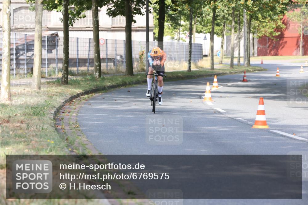 11.08.2024 - GEWOBA Citytriathlon Bremen H.Heesch http://msf.ph/oto/6769575 11.08.2024 10:29:48 Radfahren 72 meine-sportfotos.de