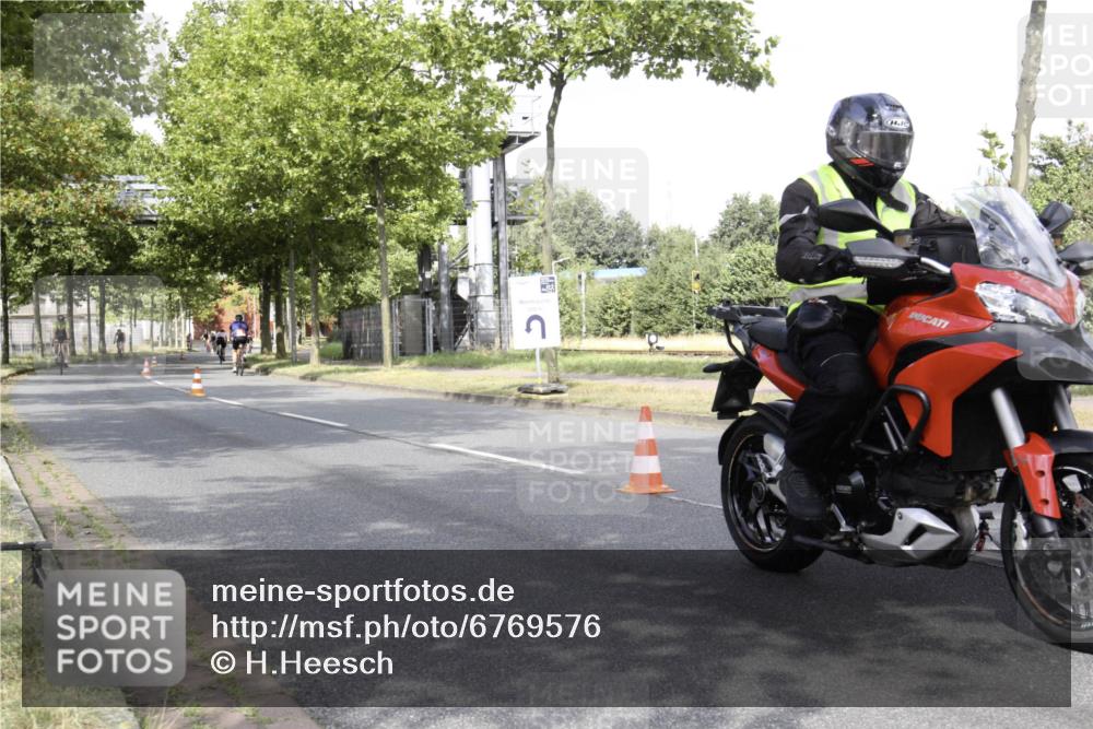 11.08.2024 - GEWOBA Citytriathlon Bremen H.Heesch http://msf.ph/oto/6769576 11.08.2024 11:47:27 Radfahren 752, 779, 800, 860, 864, 865, 899, 1019 meine-sportfotos.de