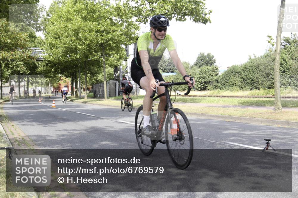 11.08.2024 - GEWOBA Citytriathlon Bremen H.Heesch http://msf.ph/oto/6769579 11.08.2024 11:47:31 Radfahren 752, 779, 800, 860, 864, 865, 899, 944, 958, 997, 1013, 1019 meine-sportfotos.de