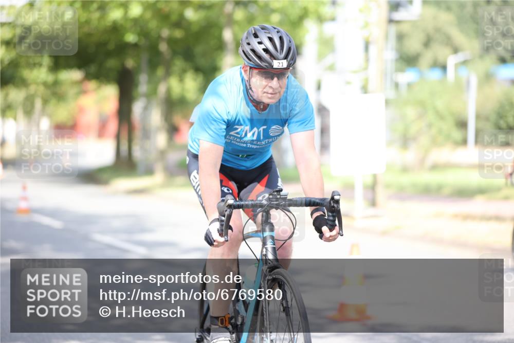 11.08.2024 - GEWOBA Citytriathlon Bremen H.Heesch http://msf.ph/oto/6769580 11.08.2024 10:43:00 Radfahren 18, 21, 70, 101, 116 meine-sportfotos.de