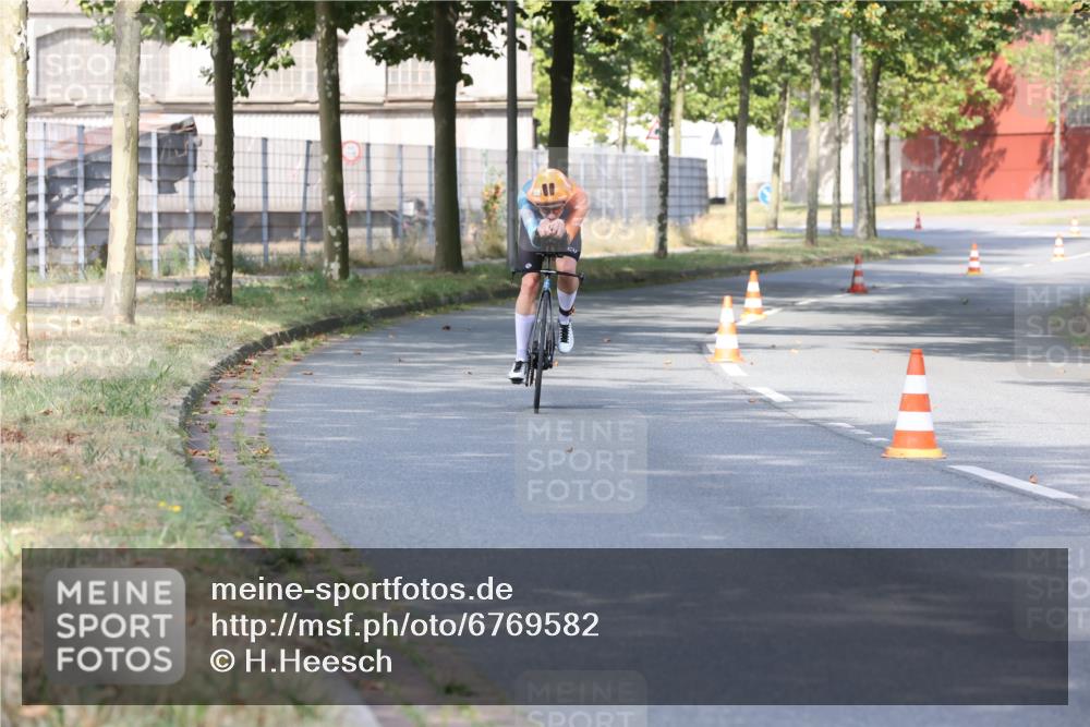 11.08.2024 - GEWOBA Citytriathlon Bremen H.Heesch http://msf.ph/oto/6769582 11.08.2024 10:29:48 Radfahren 72 meine-sportfotos.de