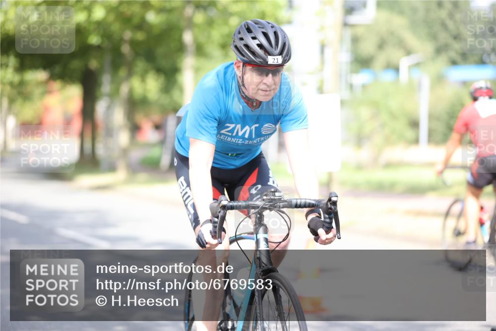 11.08.2024 - GEWOBA Citytriathlon Bremen H.Heesch http://msf.ph/oto/6769583 11.08.2024 10:43:00 Radfahren 18, 21, 70, 101, 116 meine-sportfotos.de