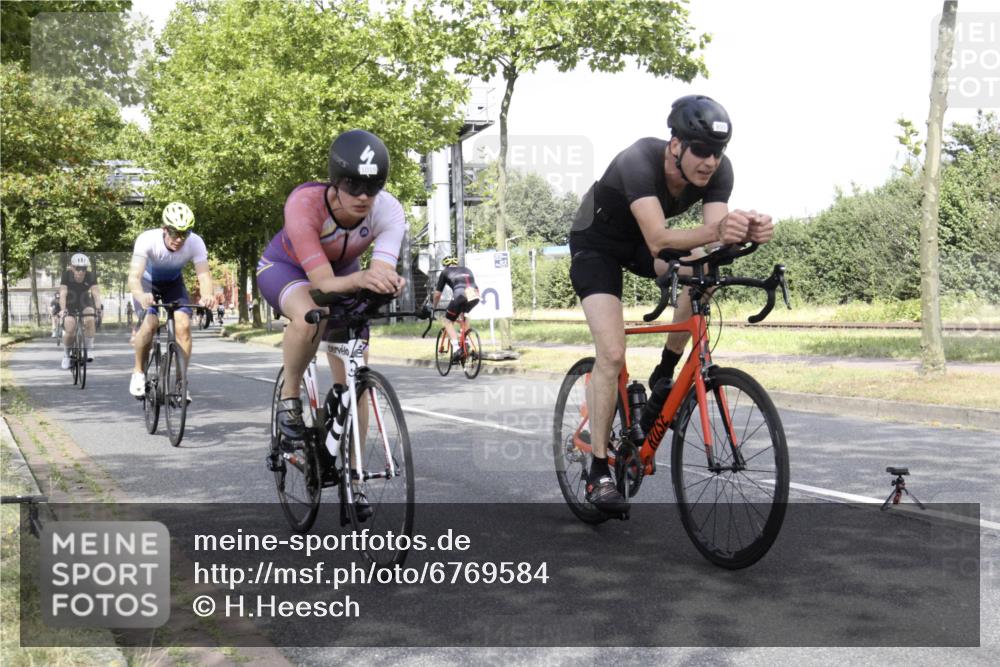 11.08.2024 - GEWOBA Citytriathlon Bremen H.Heesch http://msf.ph/oto/6769584 11.08.2024 11:47:38 Radfahren 752, 800, 860, 899, 907, 911, 933, 944, 958, 997, 1013, 1015, 1019 meine-sportfotos.de
