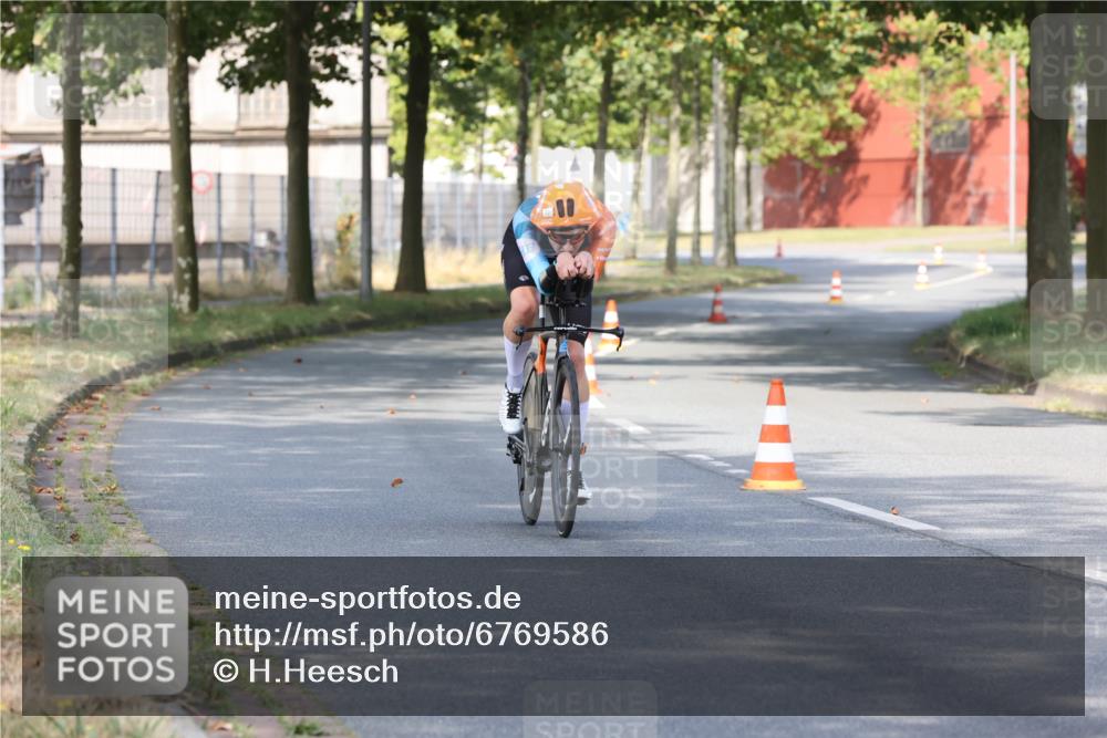 11.08.2024 - GEWOBA Citytriathlon Bremen H.Heesch http://msf.ph/oto/6769586 11.08.2024 10:29:49 Radfahren 72 meine-sportfotos.de