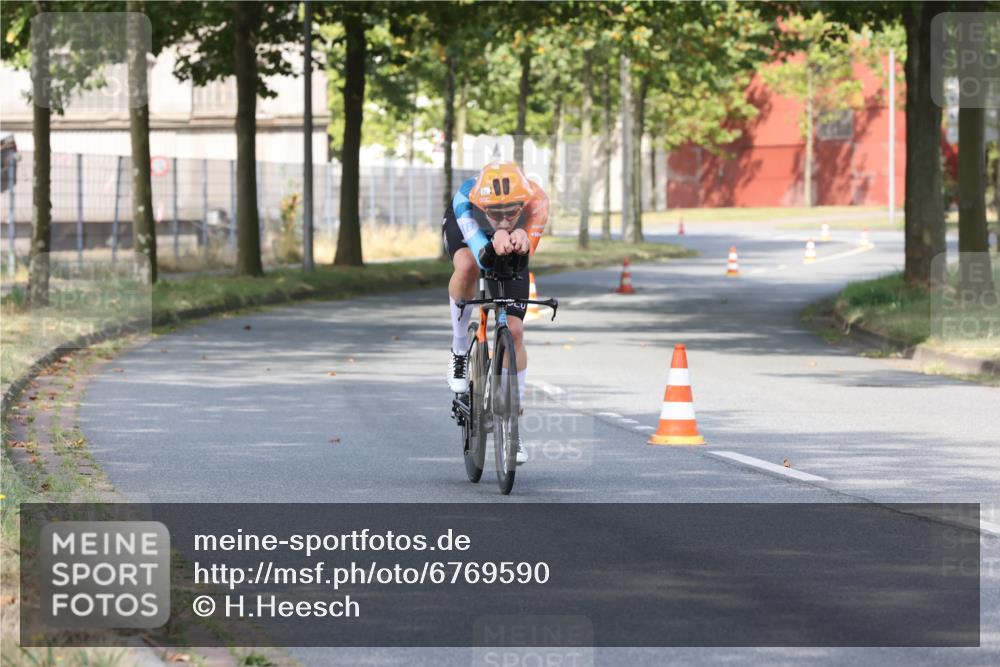 11.08.2024 - GEWOBA Citytriathlon Bremen H.Heesch http://msf.ph/oto/6769590 11.08.2024 10:29:49 Radfahren 72 meine-sportfotos.de