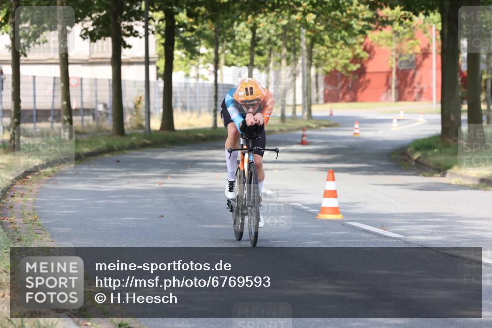 11.08.2024 - GEWOBA Citytriathlon Bremen H.Heesch http://msf.ph/oto/6769593 11.08.2024 10:29:49 Radfahren 72 meine-sportfotos.de