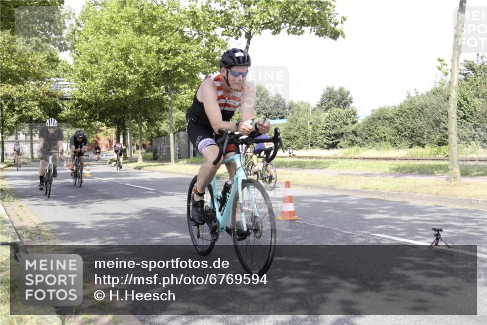 11.08.2024 - GEWOBA Citytriathlon Bremen H.Heesch http://msf.ph/oto/6769594 11.08.2024 11:47:43 Radfahren 752, 832, 860, 899, 907, 911, 933, 944, 958, 997, 1013, 1015, 1019 meine-sportfotos.de