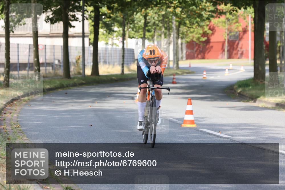11.08.2024 - GEWOBA Citytriathlon Bremen H.Heesch http://msf.ph/oto/6769600 11.08.2024 10:29:49 Radfahren 72 meine-sportfotos.de