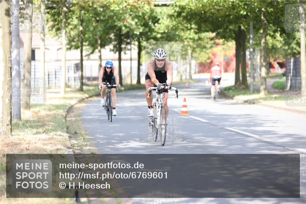11.08.2024 - GEWOBA Citytriathlon Bremen H.Heesch http://msf.ph/oto/6769601 11.08.2024 10:43:04 Radfahren 18, 21, 70, 101, 116 meine-sportfotos.de