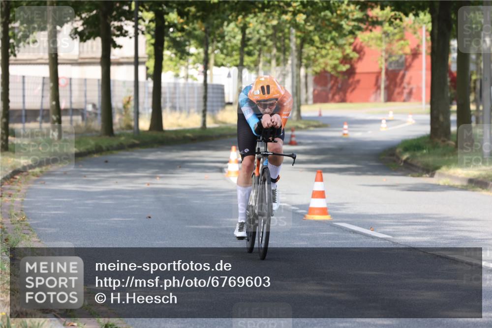11.08.2024 - GEWOBA Citytriathlon Bremen H.Heesch http://msf.ph/oto/6769603 11.08.2024 10:29:49 Radfahren 72 meine-sportfotos.de