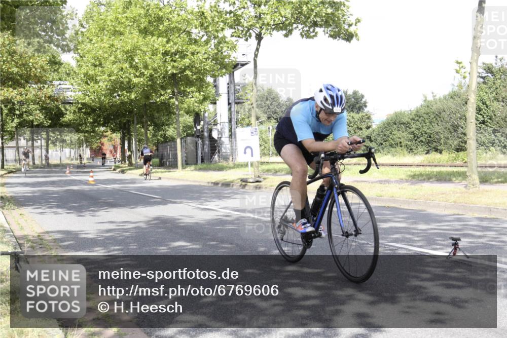 11.08.2024 - GEWOBA Citytriathlon Bremen H.Heesch http://msf.ph/oto/6769606 11.08.2024 11:47:56 Radfahren 832, 906, 907, 911, 918, 924, 928, 933, 1013, 1015 meine-sportfotos.de