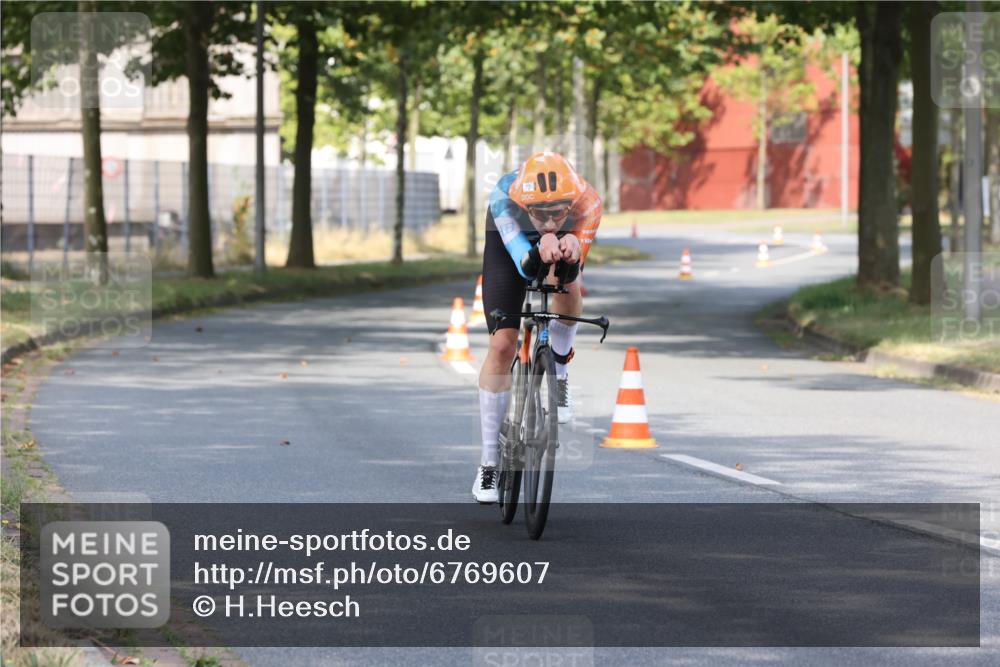11.08.2024 - GEWOBA Citytriathlon Bremen H.Heesch http://msf.ph/oto/6769607 11.08.2024 10:29:49 Radfahren 72 meine-sportfotos.de