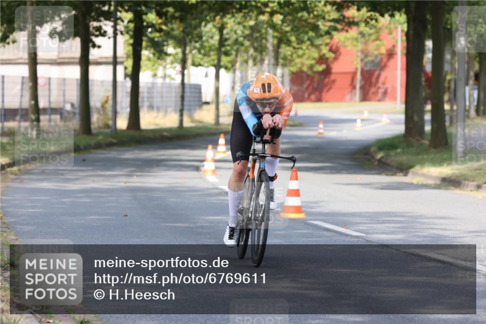 11.08.2024 - GEWOBA Citytriathlon Bremen H.Heesch http://msf.ph/oto/6769611 11.08.2024 10:29:50 Radfahren 72 meine-sportfotos.de