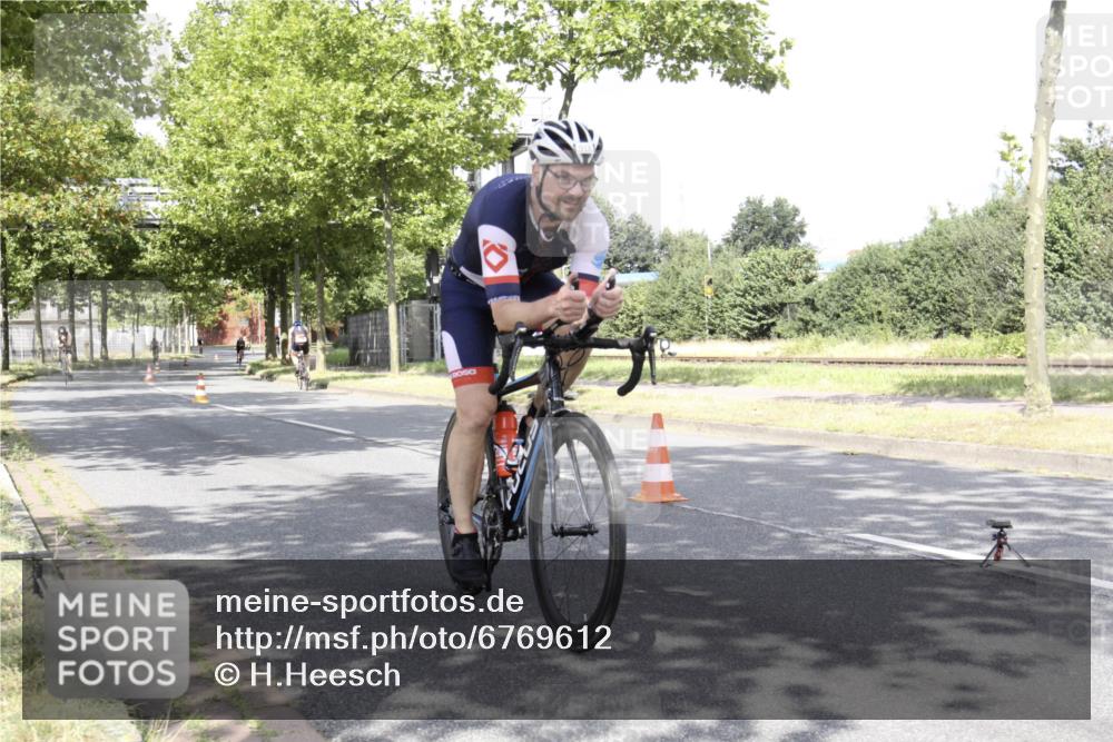 11.08.2024 - GEWOBA Citytriathlon Bremen H.Heesch http://msf.ph/oto/6769612 11.08.2024 11:48:02 Radfahren 760, 832, 906, 907, 918, 924, 928 meine-sportfotos.de