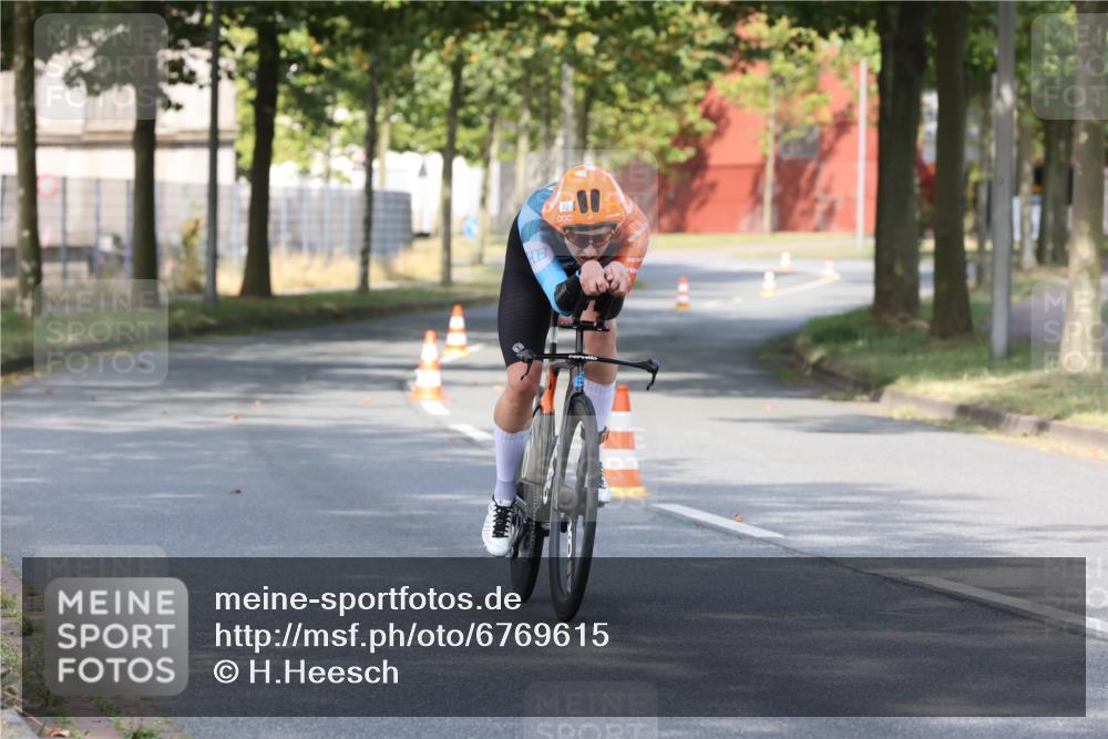 11.08.2024 - GEWOBA Citytriathlon Bremen H.Heesch http://msf.ph/oto/6769615 11.08.2024 10:29:50 Radfahren 72 meine-sportfotos.de