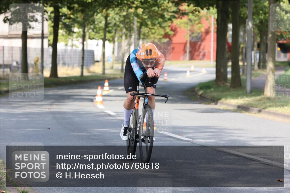 11.08.2024 - GEWOBA Citytriathlon Bremen H.Heesch http://msf.ph/oto/6769618 11.08.2024 10:29:50 Radfahren 72 meine-sportfotos.de