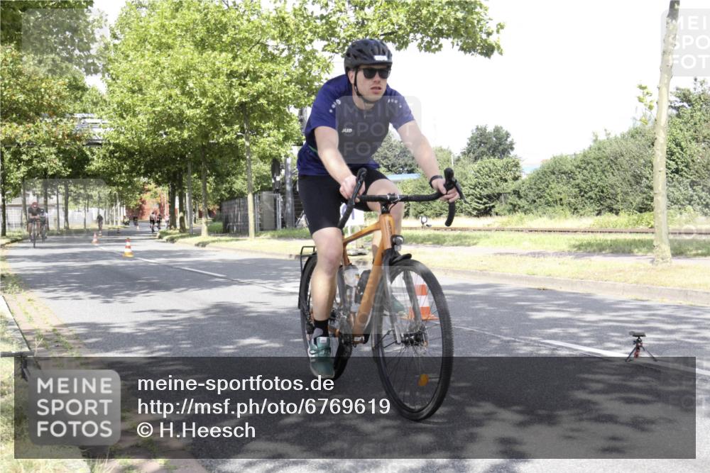 11.08.2024 - GEWOBA Citytriathlon Bremen H.Heesch http://msf.ph/oto/6769619 11.08.2024 11:48:19 Radfahren 760, 809, 847, 851, 886, 928 meine-sportfotos.de