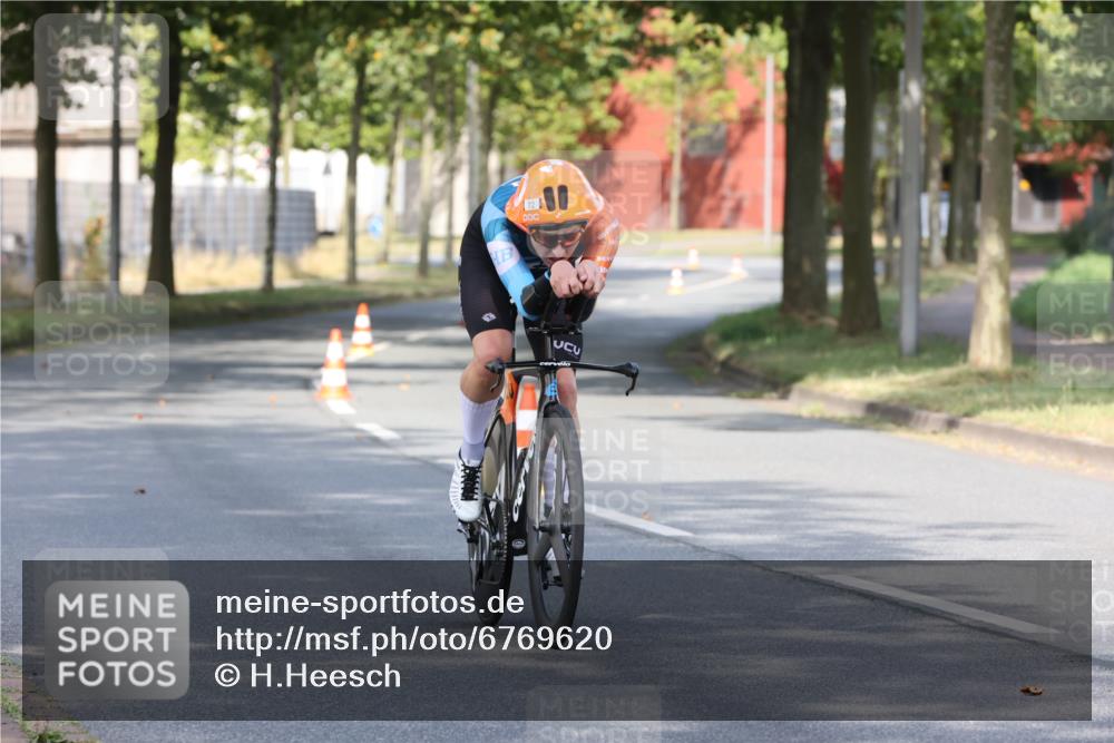 11.08.2024 - GEWOBA Citytriathlon Bremen H.Heesch http://msf.ph/oto/6769620 11.08.2024 10:29:50 Radfahren 72 meine-sportfotos.de