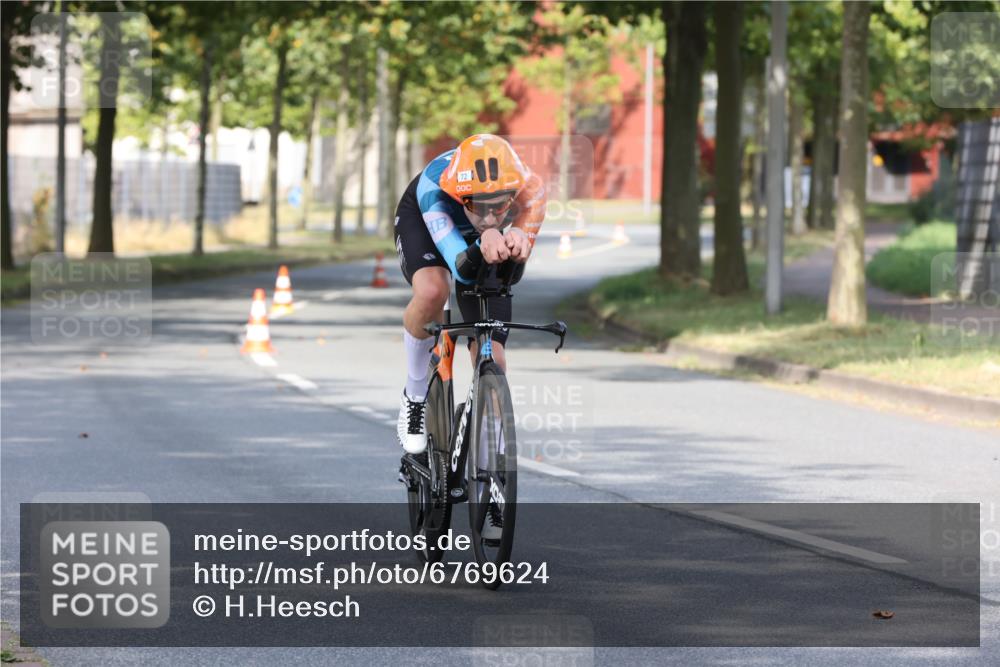 11.08.2024 - GEWOBA Citytriathlon Bremen H.Heesch http://msf.ph/oto/6769624 11.08.2024 10:29:50 Radfahren 72 meine-sportfotos.de