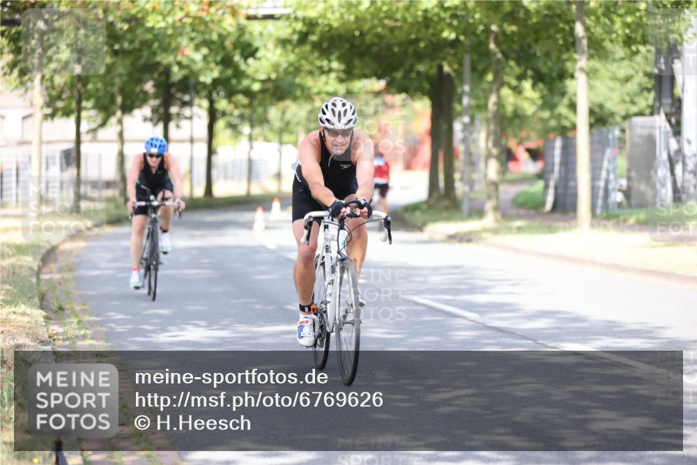 11.08.2024 - GEWOBA Citytriathlon Bremen H.Heesch http://msf.ph/oto/6769626 11.08.2024 10:43:04 Radfahren 18, 21, 70, 101, 116 meine-sportfotos.de