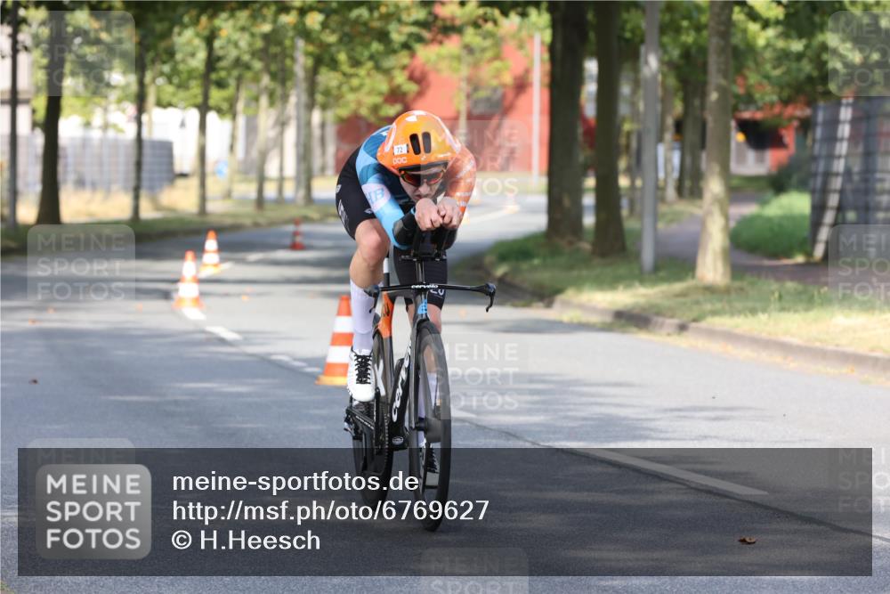 11.08.2024 - GEWOBA Citytriathlon Bremen H.Heesch http://msf.ph/oto/6769627 11.08.2024 10:29:50 Radfahren 72 meine-sportfotos.de