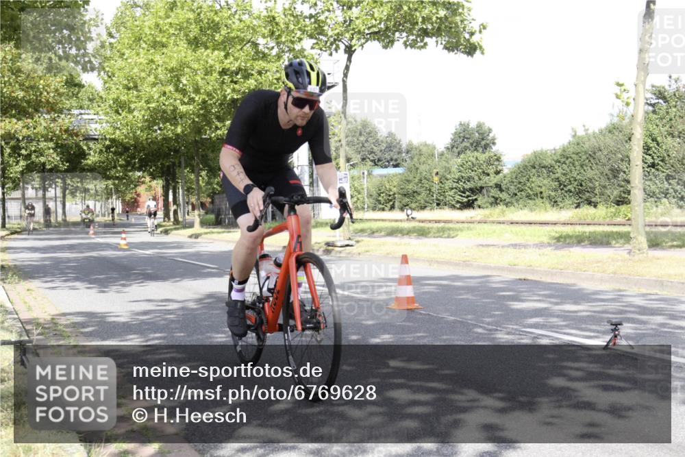 11.08.2024 - GEWOBA Citytriathlon Bremen H.Heesch http://msf.ph/oto/6769628 11.08.2024 11:48:28 Radfahren 787, 809, 847, 851, 870, 886, 939, 1025 meine-sportfotos.de