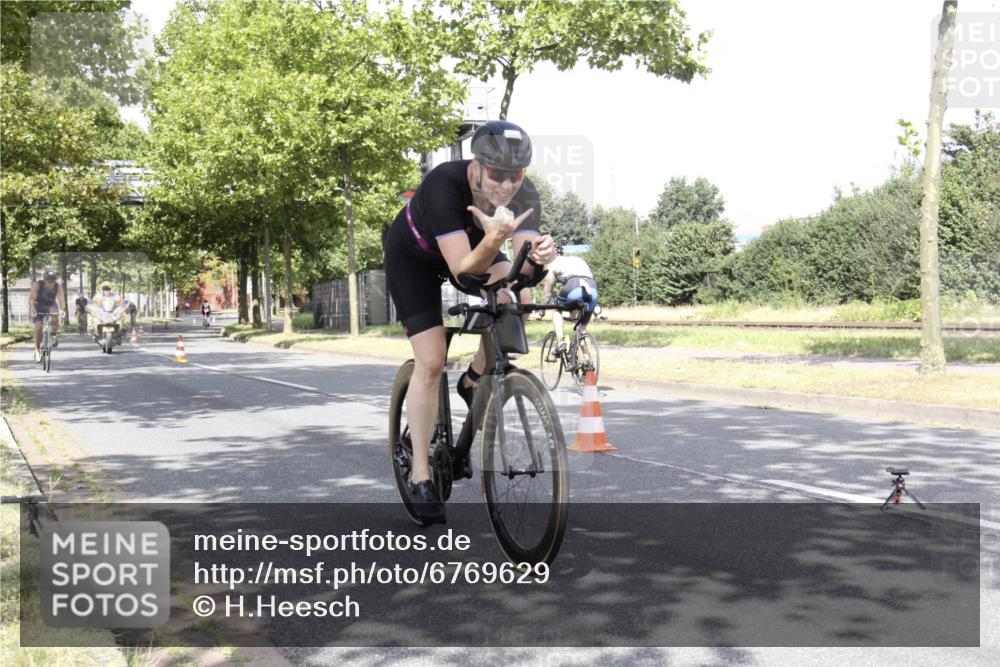 11.08.2024 - GEWOBA Citytriathlon Bremen H.Heesch http://msf.ph/oto/6769629 11.08.2024 11:48:32 Radfahren 787, 847, 851, 870, 886, 939, 1025 meine-sportfotos.de