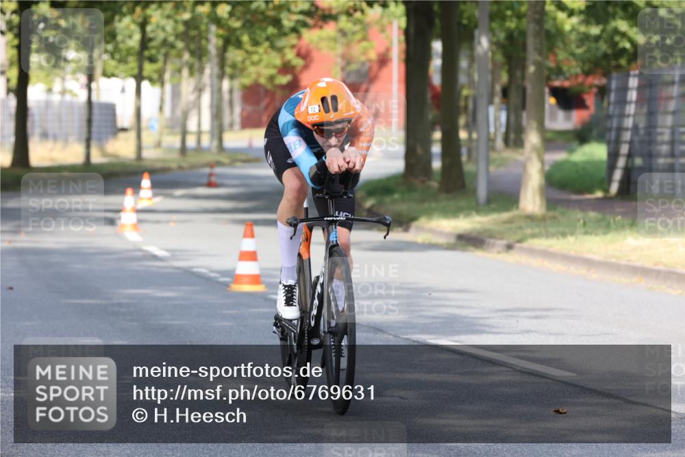 11.08.2024 - GEWOBA Citytriathlon Bremen H.Heesch http://msf.ph/oto/6769631 11.08.2024 10:29:50 Radfahren 72 meine-sportfotos.de