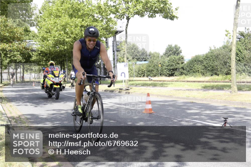 11.08.2024 - GEWOBA Citytriathlon Bremen H.Heesch http://msf.ph/oto/6769632 11.08.2024 11:48:34 Radfahren 787, 847, 851, 870, 886, 939, 1025 meine-sportfotos.de