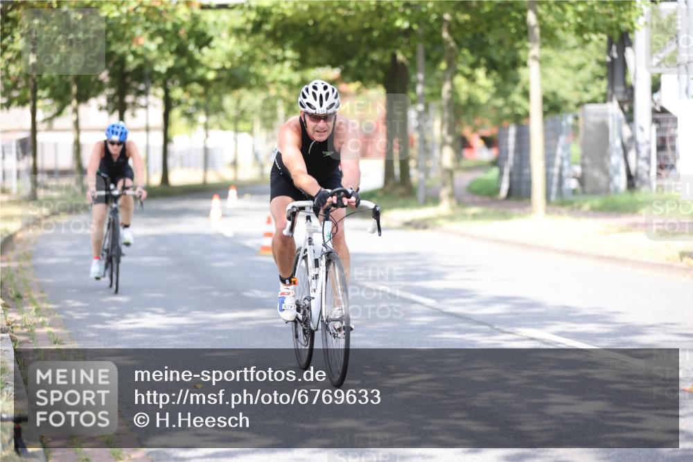 11.08.2024 - GEWOBA Citytriathlon Bremen H.Heesch http://msf.ph/oto/6769633 11.08.2024 10:43:04 Radfahren 18, 21, 70, 101, 116 meine-sportfotos.de