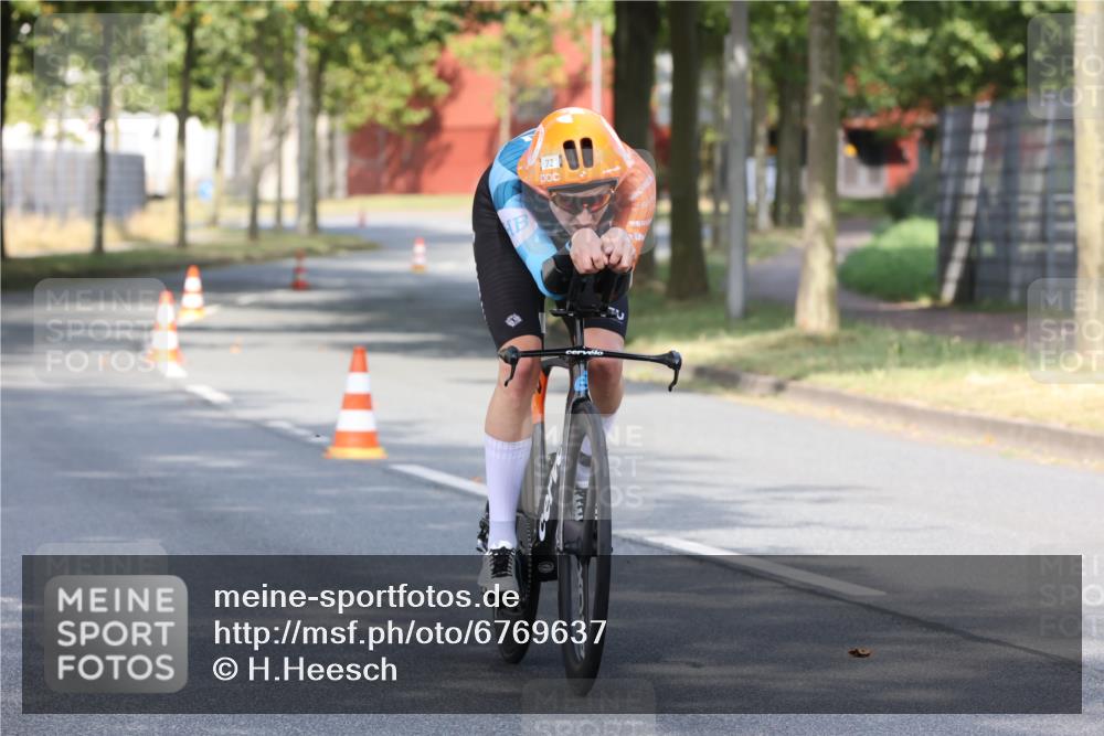 11.08.2024 - GEWOBA Citytriathlon Bremen H.Heesch http://msf.ph/oto/6769637 11.08.2024 10:29:50 Radfahren 72 meine-sportfotos.de