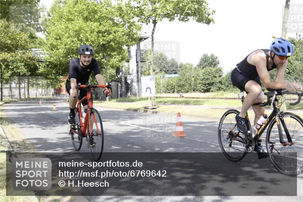 11.08.2024 - GEWOBA Citytriathlon Bremen H.Heesch http://msf.ph/oto/6769642 11.08.2024 11:48:47 Radfahren 787, 829, 870, 920, 939 meine-sportfotos.de