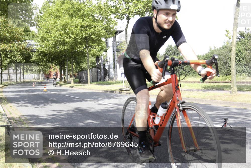 11.08.2024 - GEWOBA Citytriathlon Bremen H.Heesch http://msf.ph/oto/6769645 11.08.2024 11:48:48 Radfahren 787, 829, 870, 920 meine-sportfotos.de