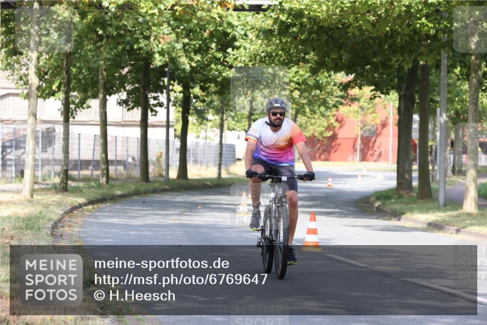 11.08.2024 - GEWOBA Citytriathlon Bremen H.Heesch http://msf.ph/oto/6769647 11.08.2024 10:30:28 Radfahren 19 meine-sportfotos.de