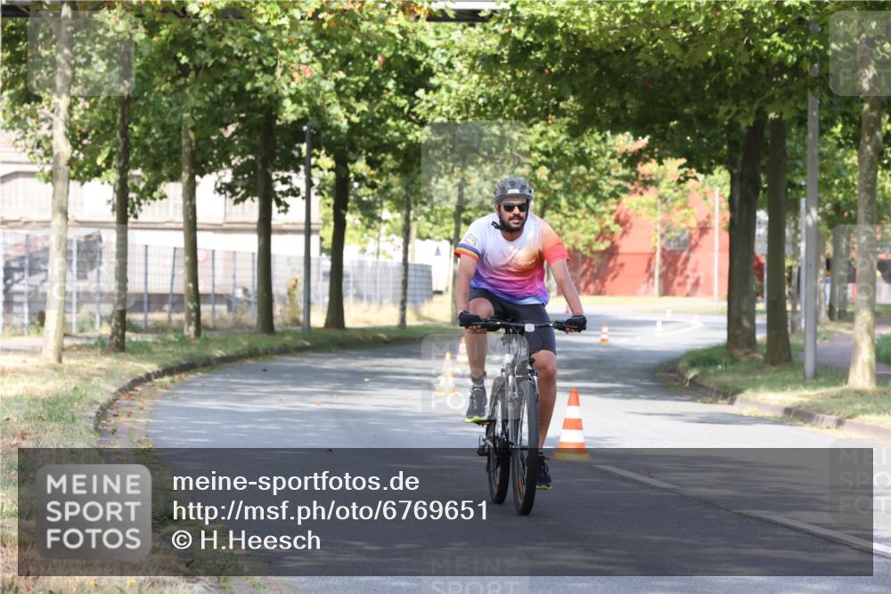 11.08.2024 - GEWOBA Citytriathlon Bremen H.Heesch http://msf.ph/oto/6769651 11.08.2024 10:30:28 Radfahren 19 meine-sportfotos.de
