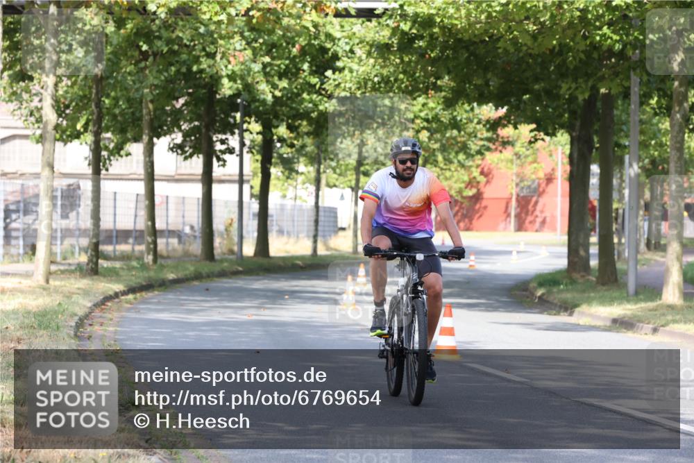 11.08.2024 - GEWOBA Citytriathlon Bremen H.Heesch http://msf.ph/oto/6769654 11.08.2024 10:30:28 Radfahren 19 meine-sportfotos.de